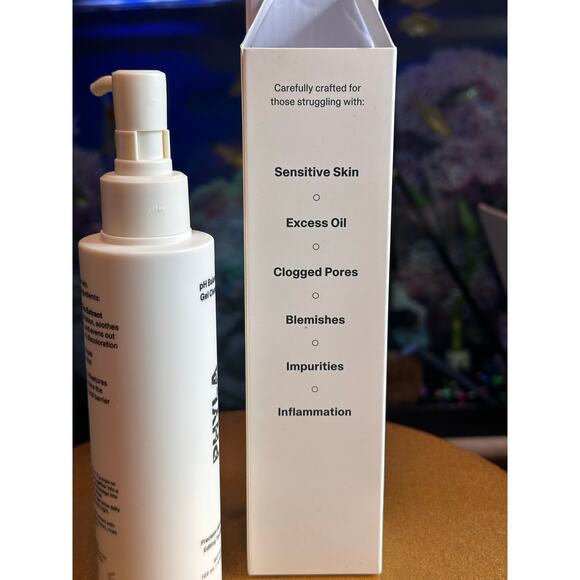 PHYLA ph balancing cleanser NWB - Picture 3 of 5